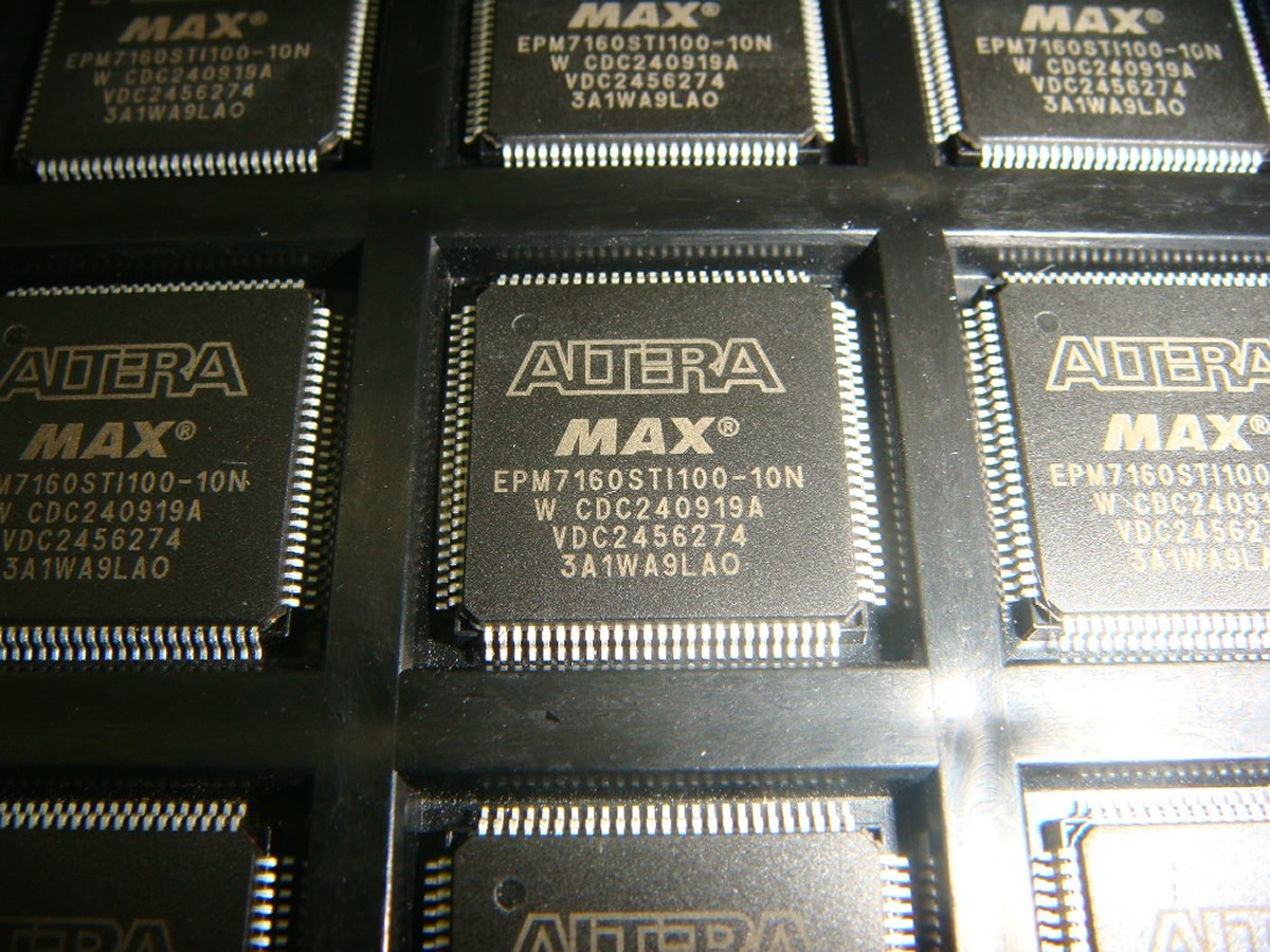 EPM7160STI100-10N