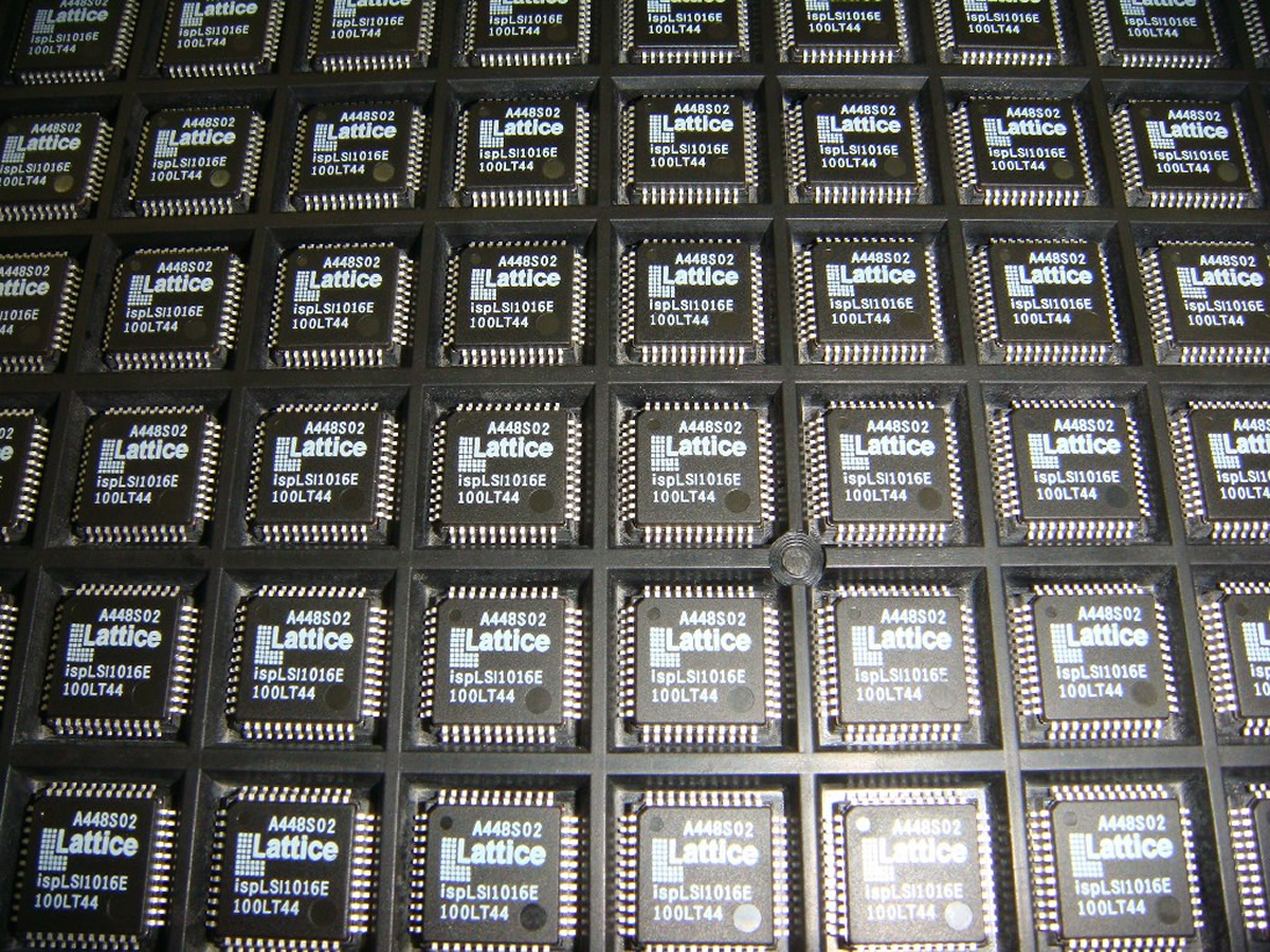 ISPLSI1016E-100LT44