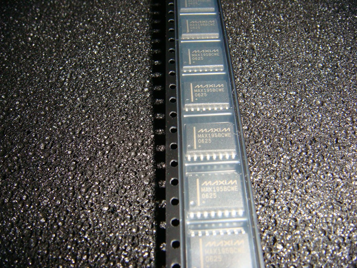 MAX195BCWE+