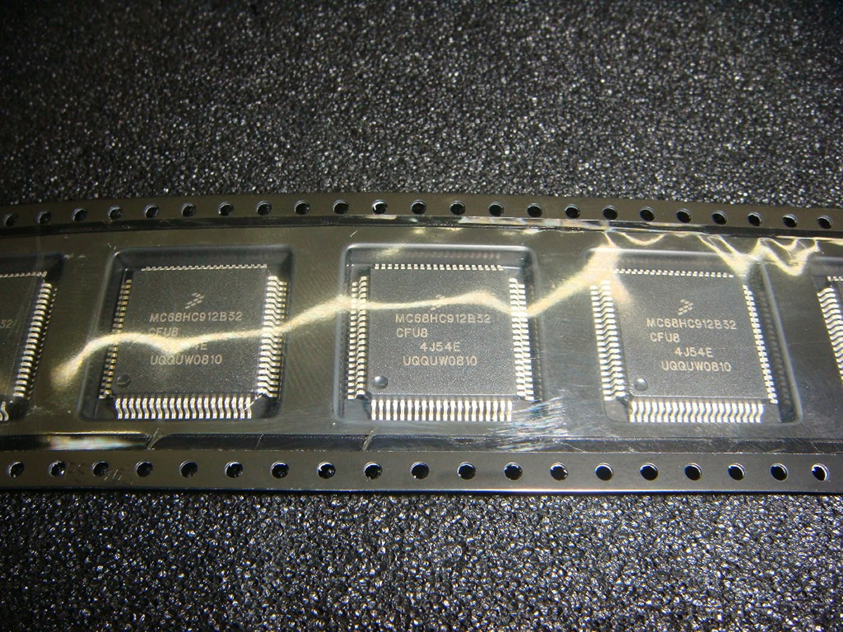MC68HC912B32CFU8