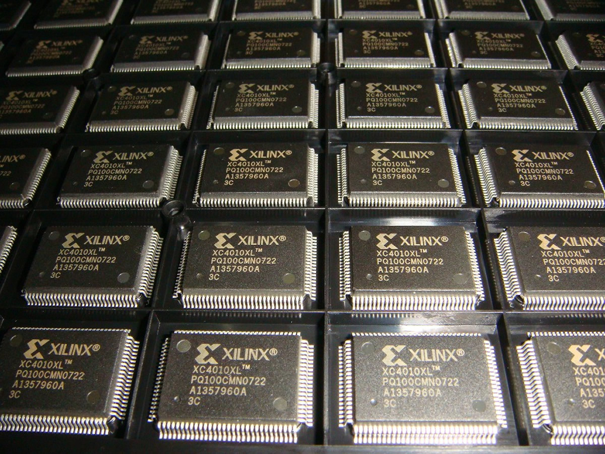 XC4010XL-3PQ100C