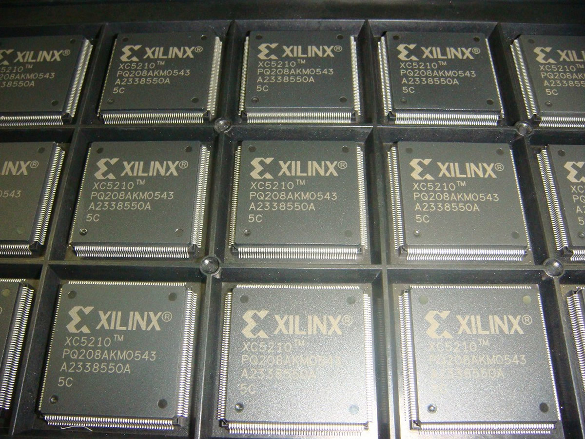XC5210-5PQ208C